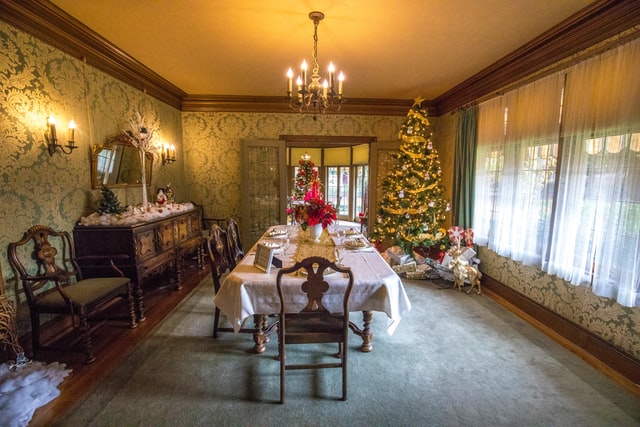 Traditional Dining Room